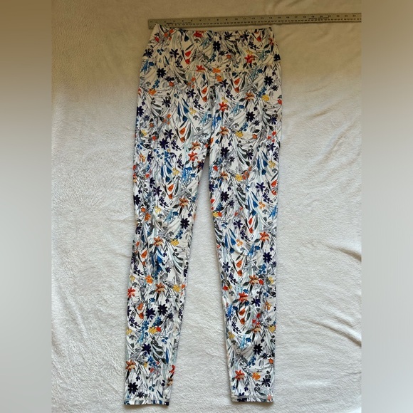 Fabletics Pants - White Floral High Waisted Fabletics Leggings​